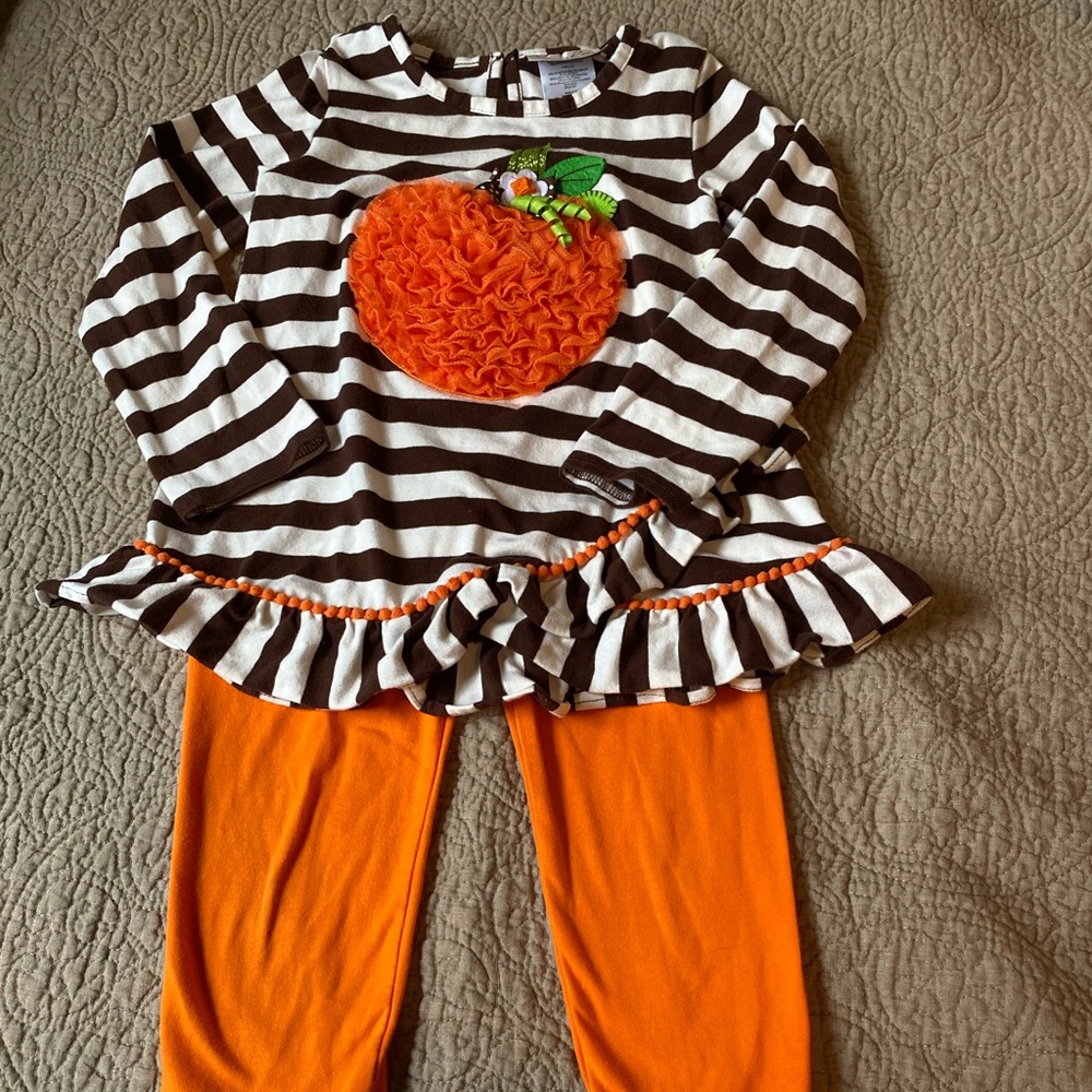 The cutest fall duo! Start planning for holidays!
